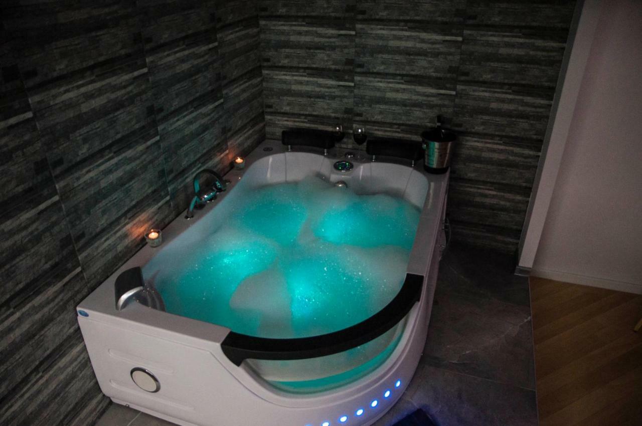 Cracow Jacuzzi Apartments - Silver Room Krasków Εξωτερικό φωτογραφία