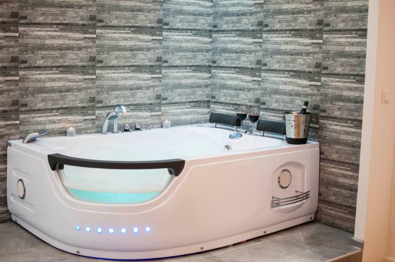 Cracow Jacuzzi Apartments - Silver Room Krasków Εξωτερικό φωτογραφία
